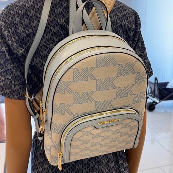 Michael Kors Jaycee Medium Logo Zip Pocket Backpack 

35S3G8TB2J
Vista Blue - Picture 5 of 16